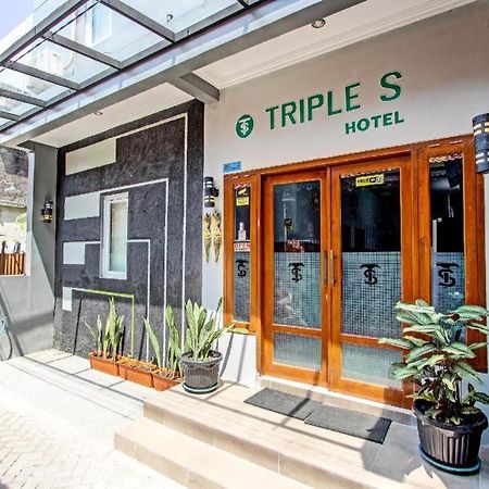 Oyo 91686 Triple S Hotel Malioboro Yogyakarta Kültér fotó