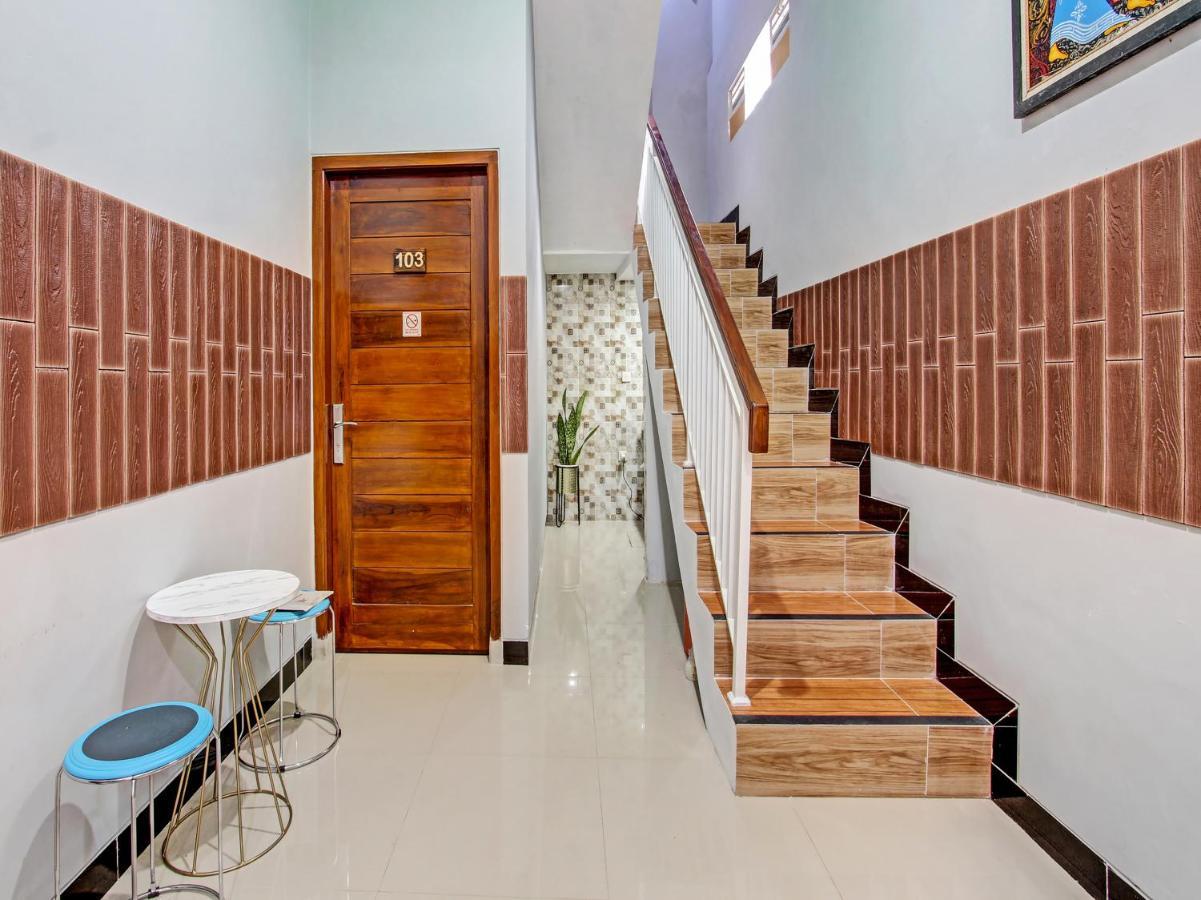 Oyo 91686 Triple S Hotel Malioboro Yogyakarta Kültér fotó