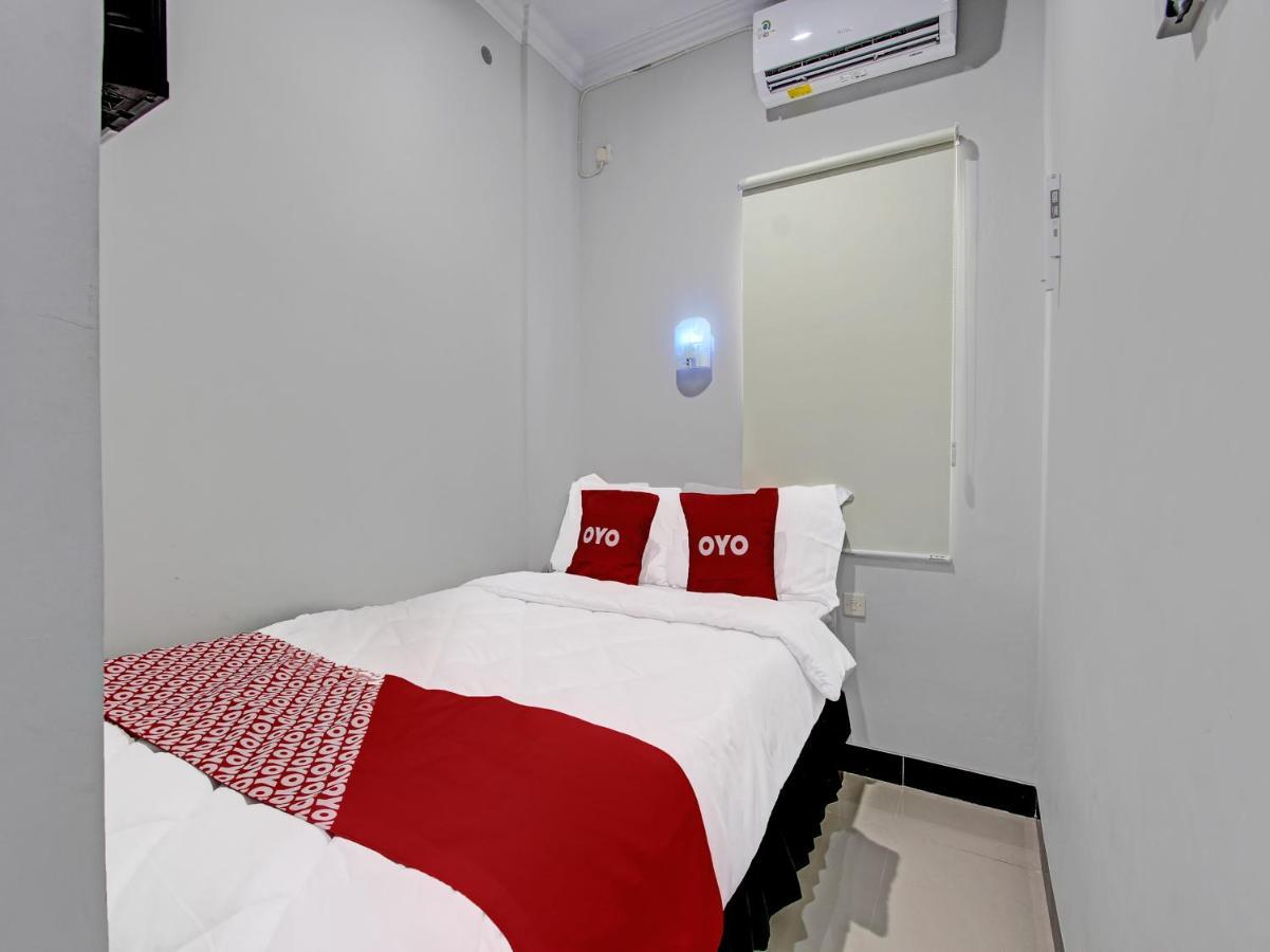 Oyo 91686 Triple S Hotel Malioboro Yogyakarta Kültér fotó