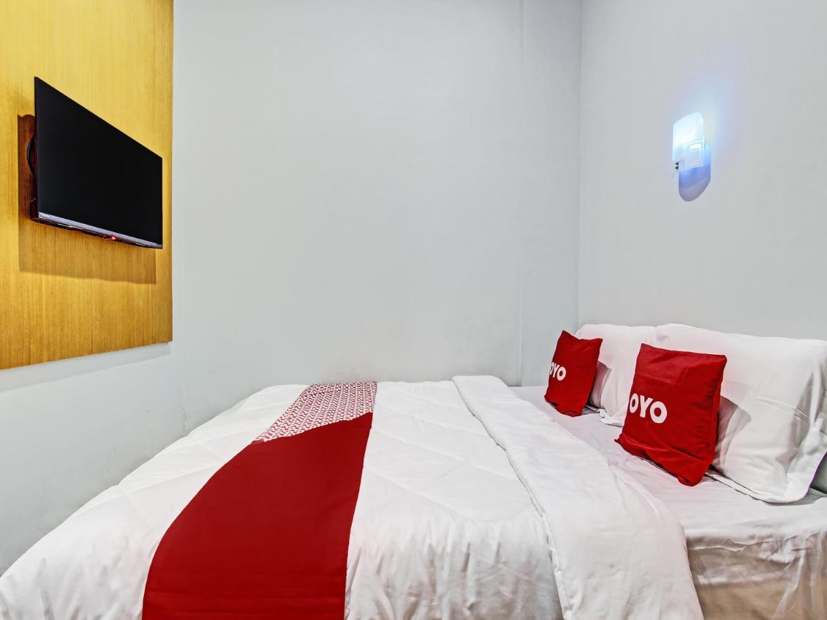 Oyo 91686 Triple S Hotel Malioboro Yogyakarta Kültér fotó