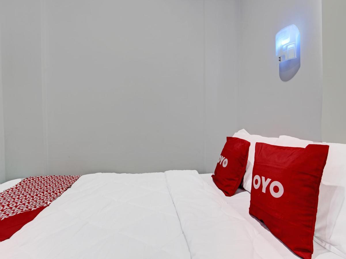 Oyo 91686 Triple S Hotel Malioboro Yogyakarta Kültér fotó