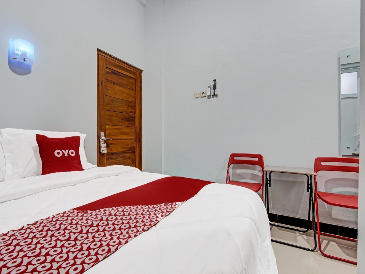 Oyo 91686 Triple S Hotel Malioboro Yogyakarta Kültér fotó