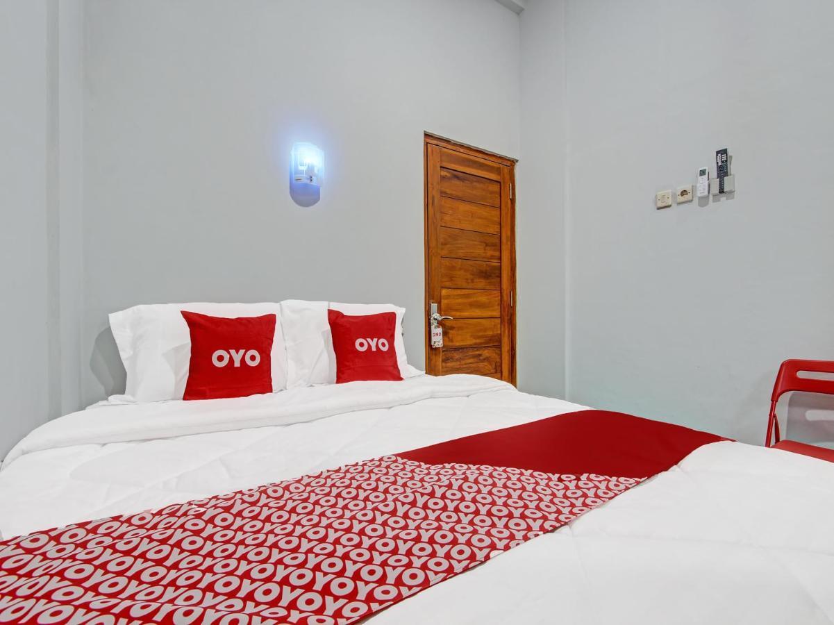 Oyo 91686 Triple S Hotel Malioboro Yogyakarta Kültér fotó