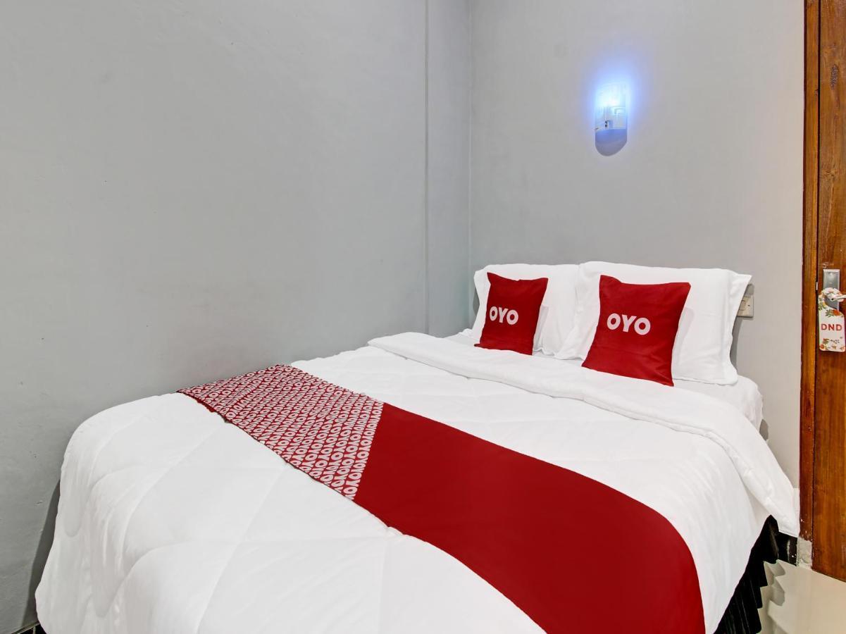 Oyo 91686 Triple S Hotel Malioboro Yogyakarta Kültér fotó