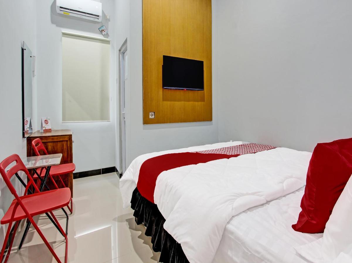 Oyo 91686 Triple S Hotel Malioboro Yogyakarta Kültér fotó