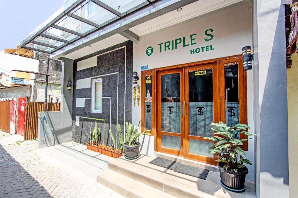 Oyo 91686 Triple S Hotel Malioboro Yogyakarta Kültér fotó